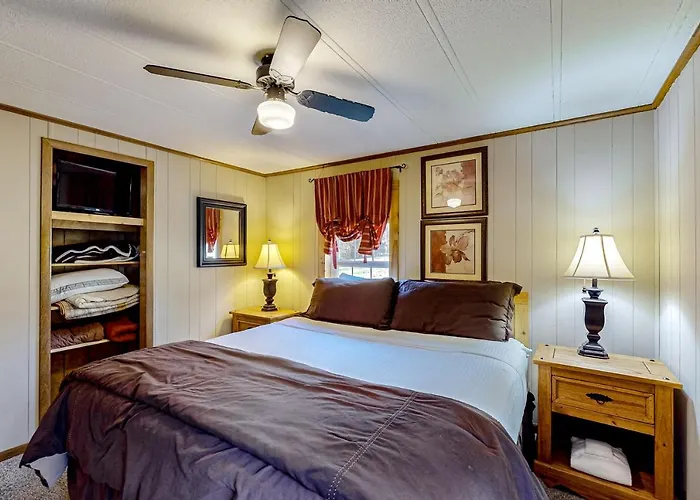 Pine Woods Cabin